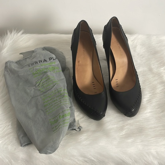 Terra Plana | Eco Friendly Women's Melito Pump - Black - Picture 9 of 9